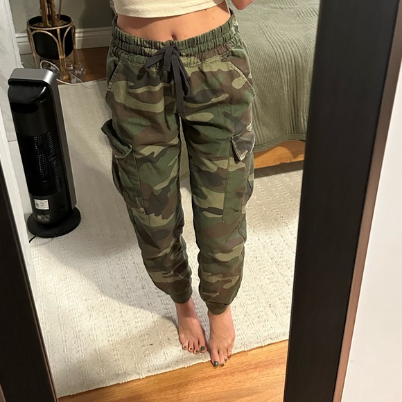 Aritzia army joggers (XXS) - Picture 5 of 6